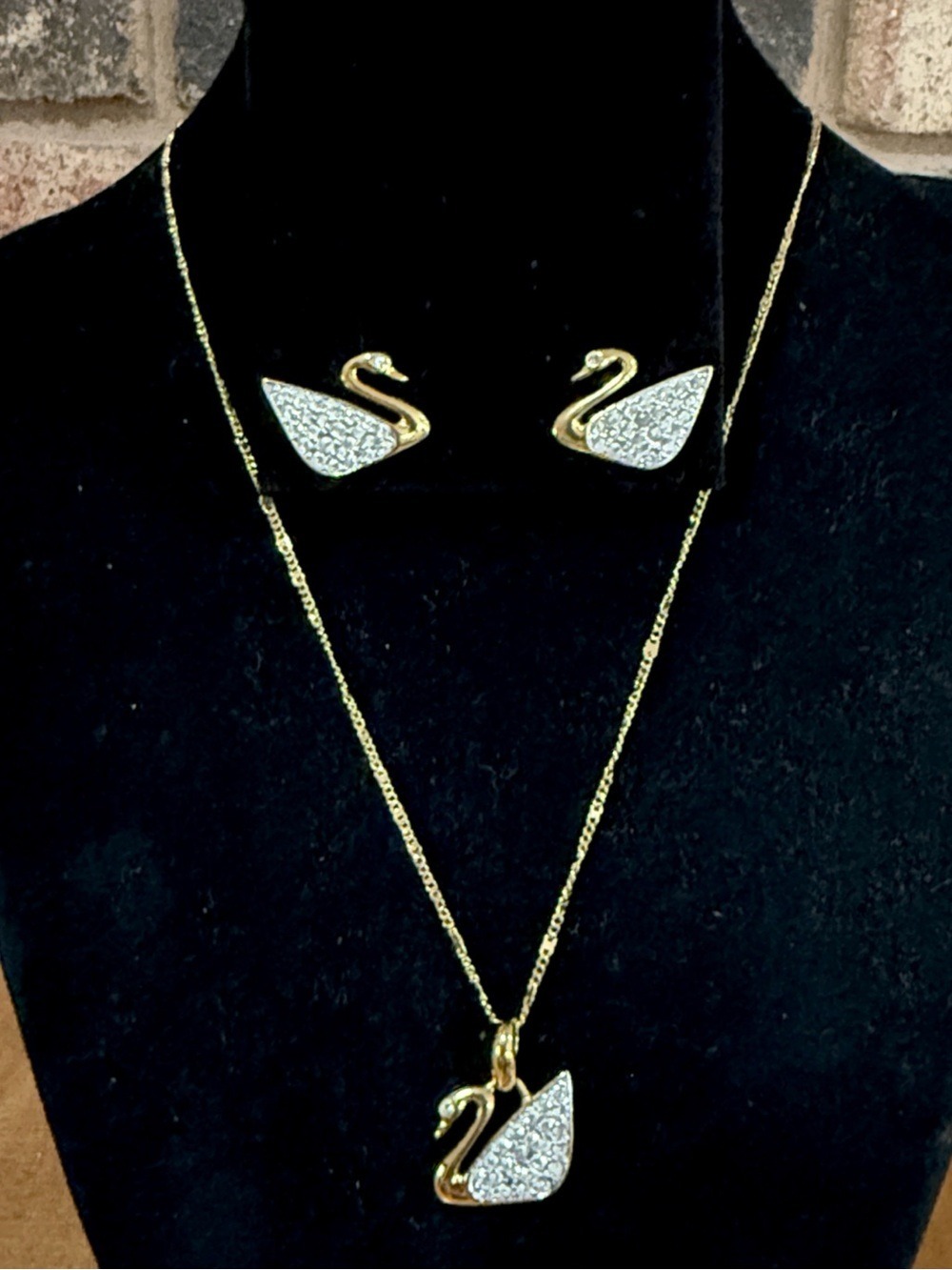 SIGNED SWAROVSKI PAVE' CRYSTAL SWAN NECKLACE PENDANT & EARRING SET RETIRED RARE